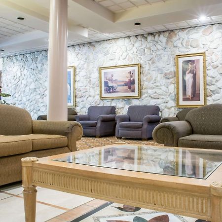 Quality Inn & Suites Palm Island Indoor Waterpark Batavia Exteriér fotografie