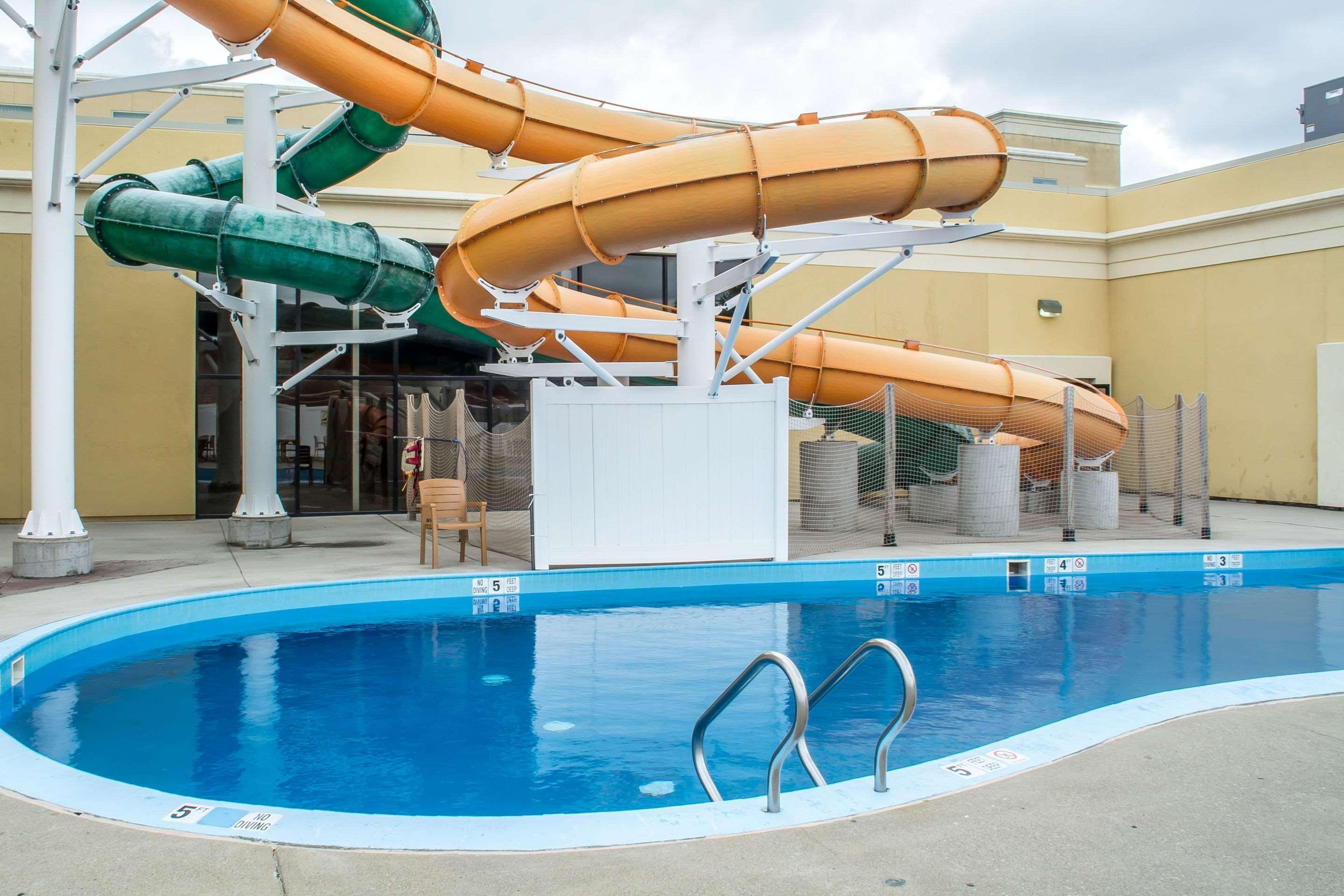 Quality Inn & Suites Palm Island Indoor Waterpark Batavia Exteriér fotografie